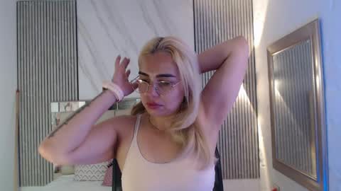 Snapshot of julieta__fox_ chatting on June 2026 03:23:02 PM julieta__fox_ online show from June 2026 03:23:02 PM