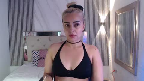 Snapshot of julieta__fox_ chatting on June 2026 07:02:02 PM julieta__fox_ online show from June 2026 07:02:02 PM