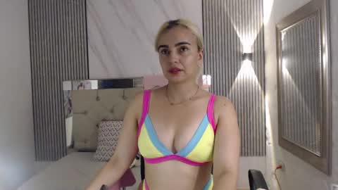 Snapshot of julieta__fox_ chatting on June 2026 07:23:01 PM julieta__fox_ online show from June 2026 07:23:01 PM