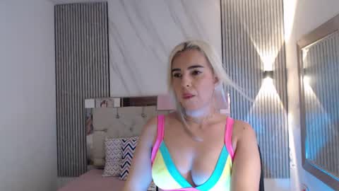 Snapshot of julieta__fox_ chatting on July 2026 08:00:01 PM julieta__fox_ online show from July 2026 08:00:01 PM
