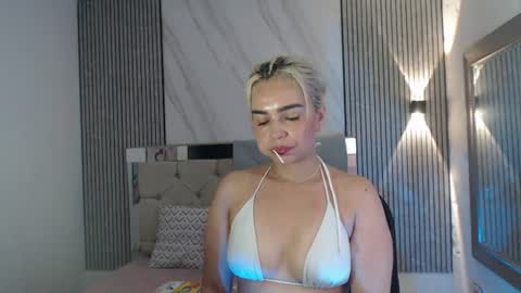 Snapshot of julieta__fox_ chatting on July 2026 04:27:02 PM julieta__fox_ online show from July 2026 04:27:02 PM
