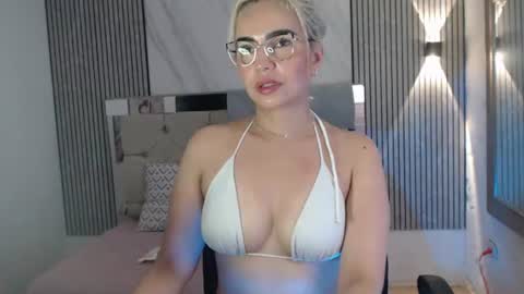 Snapshot of julieta__fox_ chatting on July 2026 04:39:33 PM julieta__fox_ online show from July 2026 04:39:33 PM