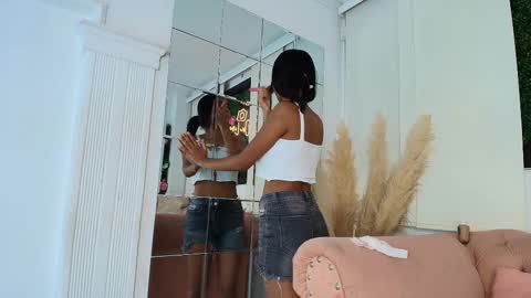 Juli online show from November 2025 07:38:02 PM