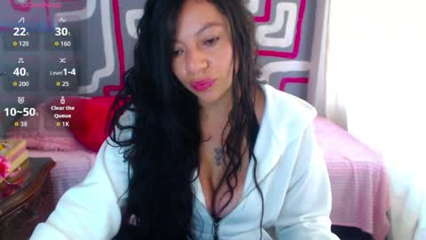 Snapshot of julieta_bloom chatting on May 2026 12:11:01 PM Danna online show from May 2026 12:11:01 PM