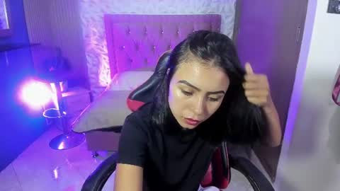 Snapshot of julieta_fn chatting on July 2026 01:48:01 PM julieta_fn online show from July 2026 01:48:01 PM