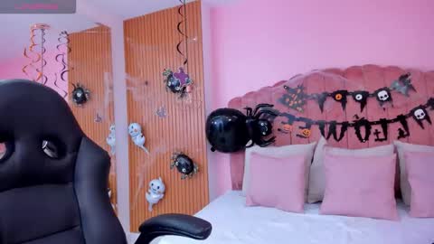     online show from October 2025 09:36:02 PM