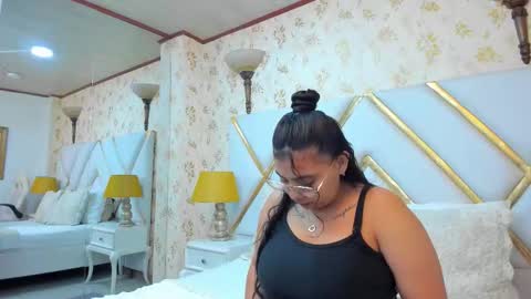 julietaowen online show from November 2025 02:19:01 PM