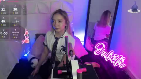 Julieth online show from October 2025 09:04:01 PM