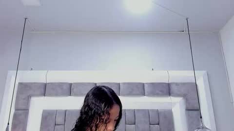 Hi guys It is a pleasure to have you here I am Julieta  online show from November 2025 12:18:01 PM