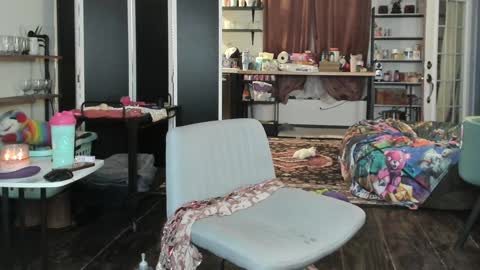 Here most days 3 online show from January 2025 02:43:02 AM