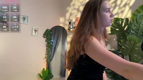 Snapshot of juliette_junson chatting on January 2025 07:06:02 PM Julie online show from January 2025 07:06:02 PM