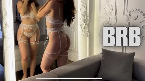 Snapshot of juliette_junson chatting on February 2025 06:51:01 PM Julie online show from February 2025 06:51:01 PM