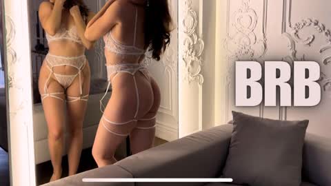 Snapshot of juliette_junson chatting on March 2025 04:00:02 PM Julie online show from March 2025 04:00:02 PM