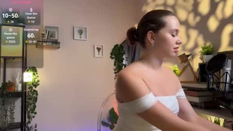 Snapshot of juliette_junson chatting on September 2025 02:09:02 PM Julie online show from September 2025 02:09:02 PM