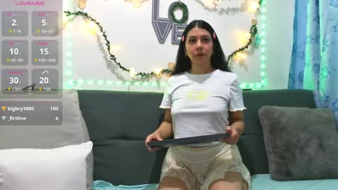 Snapshot of juliette_r chatting on April 2026 11:04:01 PM Juliette online show from April 2026 11:04:01 PM