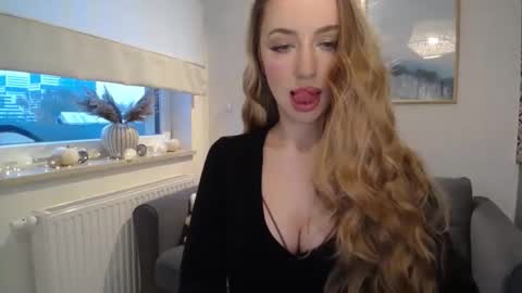 JulietteSensual online show from November 2025 02:11:01 PM