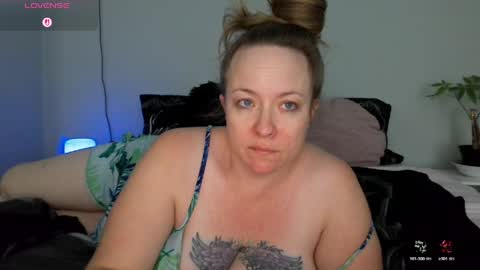 Snapshot of julimonroe chatting on April 2026 05:00:02 AM Juli Monroe online show from April 2026 05:00:02 AM