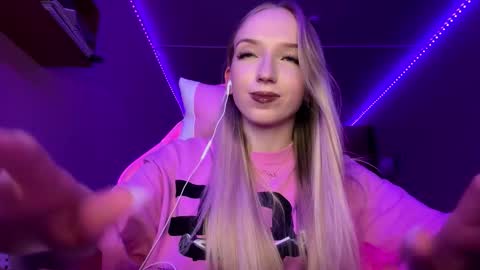 Sofie online show from October 2025 04:38:01 PM