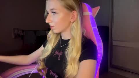 Sofie online show from November 2025 04:51:01 PM