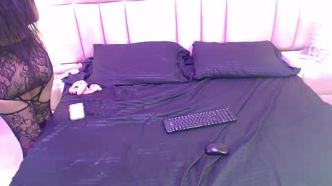 julitpink online show from October 2025 11:41:02 AM