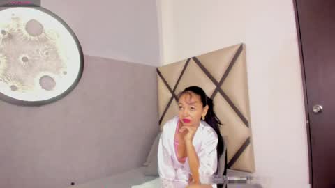 Snapshot of julitraviesa chatting on April 2026 12:21:01 PM julitraviesa online show from April 2026 12:21:01 PM