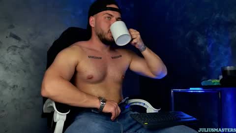 JULiUS   online show from March 2026 08:25:02 PM