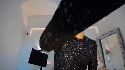 jullian online show from April 2026 12:19:01 AM