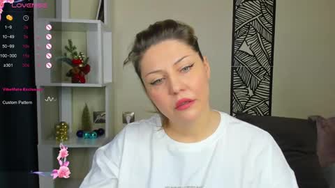 Snapshot of jully_rox chatting on December 2024 01:35:01 AM Jully online show from December 2024 01:35:01 AM