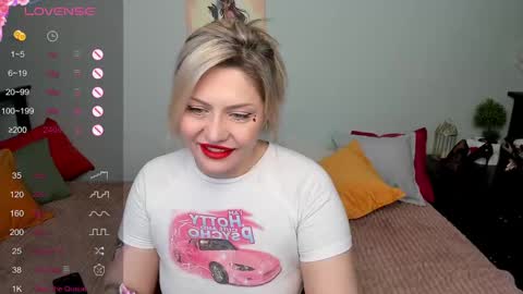 Snapshot of jully_rox chatting on February 2025 08:44:01 AM Jully online show from February 2025 08:44:01 AM