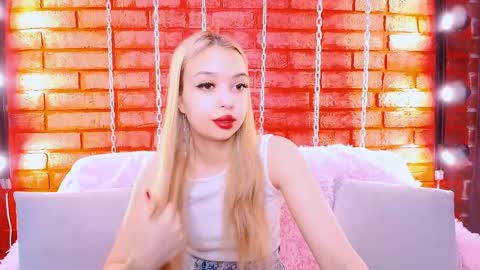 Snapshot of jullymood chatting on June 2026 02:01:02 AM DoubleCherry online show from June 2026 02:01:02 AM