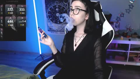 Snapshot of julscinamon chatting on December 2024 04:17:01 PM Baroness Von Cringe online show from December 2024 04:17:01 PM