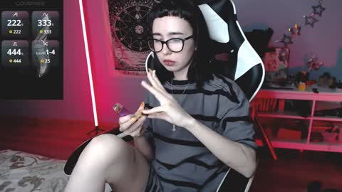 Snapshot of julscinamon chatting on December 2024 08:32:01 PM Baroness Von Cringe online show from December 2024 08:32:01 PM