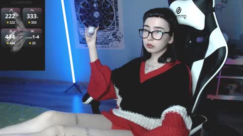 Snapshot of julscinamon chatting on December 2024 08:36:02 PM Baroness Von Cringe online show from December 2024 08:36:02 PM
