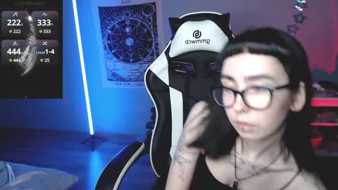 Snapshot of julscinamon chatting on January 2025 07:21:01 PM Baroness Von Cringe online show from January 2025 07:21:01 PM