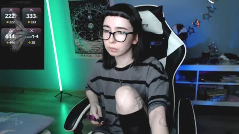 Snapshot of julscinamon chatting on January 2025 07:00:02 PM Baroness Von Cringe online show from January 2025 07:00:02 PM