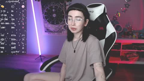 Snapshot of julscinamon chatting on January 2025 05:21:01 PM Baroness Von Cringe online show from January 2025 05:21:01 PM