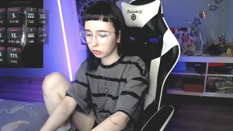 Snapshot of julscinamon chatting on February 2025 05:51:02 PM Baroness Von Cringe online show from February 2025 05:51:02 PM