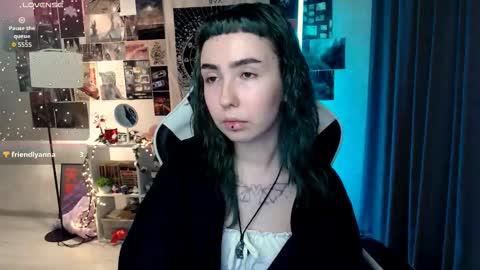 Snapshot of julscinamon chatting on October 2025 06:40:02 PM Baroness Von Cringe online show from October 2025 06:40:02 PM