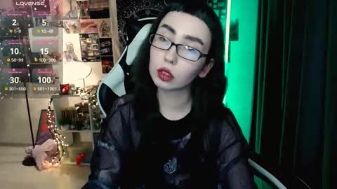 Snapshot of julscinamon chatting on November 2025 04:18:02 PM Baroness Von Cringe online show from November 2025 04:18:02 PM