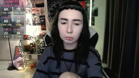 Snapshot of julscinamon chatting on November 2025 03:56:01 PM Baroness Von Cringe online show from November 2025 03:56:01 PM