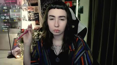 Snapshot of julscinamon chatting on November 2025 04:38:02 PM Baroness Von Cringe online show from November 2025 04:38:02 PM