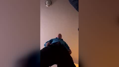 jumpyminky online show from December 2025 02:52:01 AM