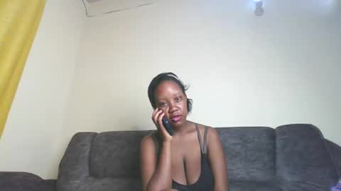 Snapshot of junebeiby chatting on February 2026 09:19:01 AM queen online show from February 2026 09:19:01 AM