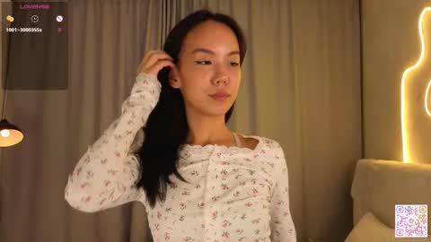 Bella online show from October 2025 06:07:02 PM