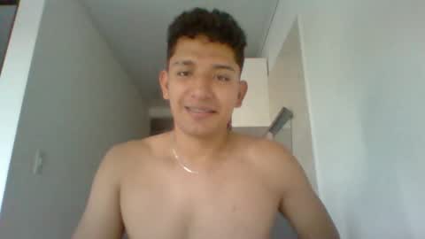 junior_osorio_2 online show from January 2026 10:46:01 PM