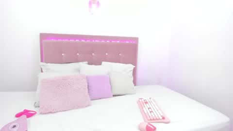 Snapshot of just_isa chatting on March 2025 12:54:02 AM Isa y Luci online show from March 2025 12:54:02 AM