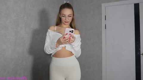 Snapshot of justacuddlie chatting on January 2026 09:01:01 AM Jenny Welcome3 online show from January 2026 09:01:01 AM