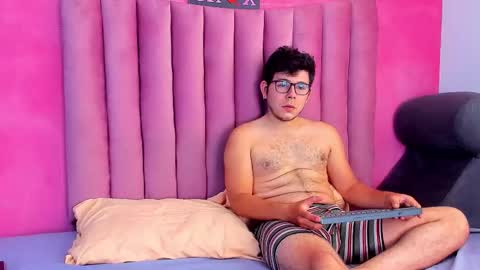 JUSTIN Y JAZMIN online show from December 2025 07:33:02 PM