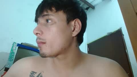 justin_taylor02 online show from October 2025 10:49:02 PM