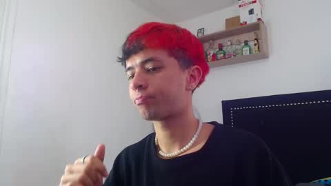 Justine online show from December 2025 01:05:02 PM